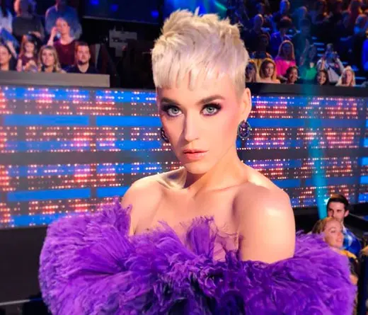 Una copada, Katy Perry invit a sus fans a tomar una birrita despus de su show.